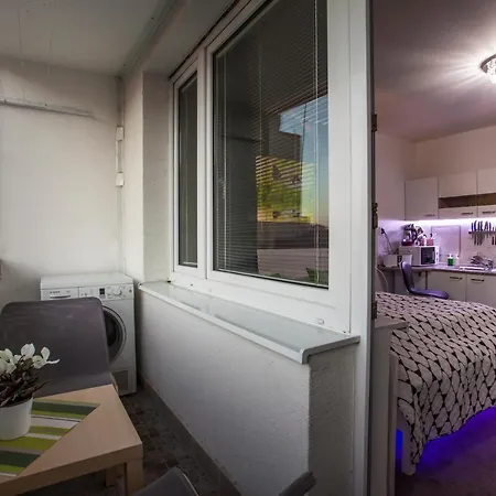 Petrzalka Air-conditioned 24h Check-in * Pozsony