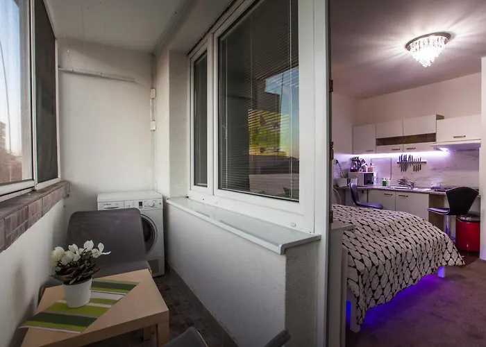 Petrzalka Air-conditioned 24h Check-in * Bratislava