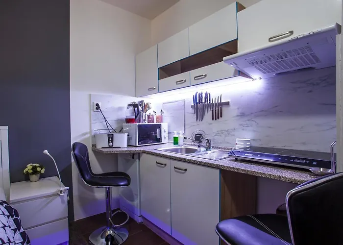 Petrzalka Air-conditioned 24h Check-in Братислава